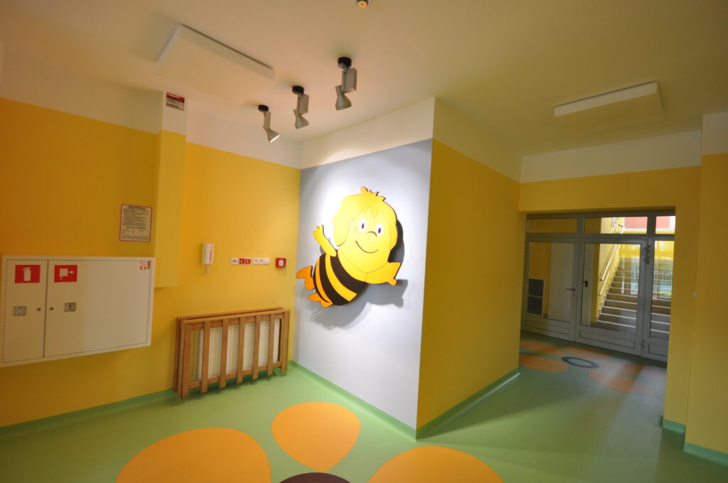 Wykładzina do pokoju dziecięcego tanio Warszawa – kolorowa i bezpieczna podłoga